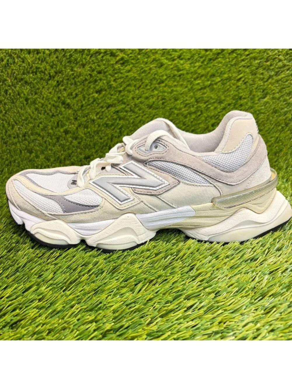 New Balance 9060 Men Size 8.5 Gray Beige Athletic Running Walking Shoes Sneakers